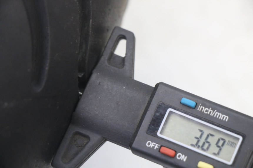 photo de JANTE AVANT ET PNEU PEUGEOT VIVACITY NEW 2T 50 (2008 - 2017) - Vue rapprochée