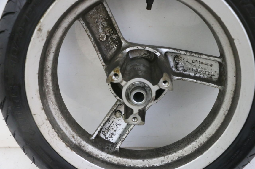 photo de JANTE AVANT ET PNEU PEUGEOT VIVACITY NEW 2T 50 (2008 - 2017) - Détails caractéristiques