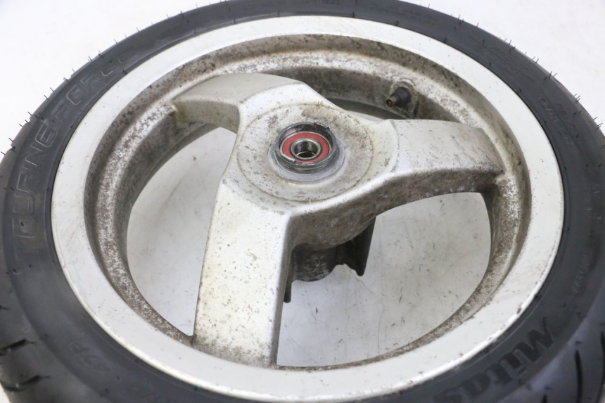 photo de JANTE AVANT ET PNEU PEUGEOT VIVACITY NEW 2T 50 (2008 - 2017) - Gros plan technique