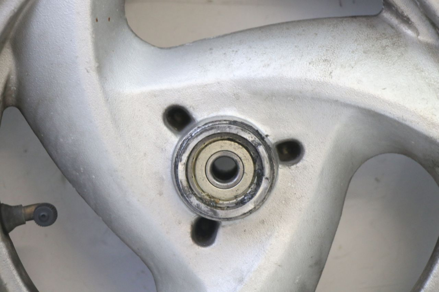 photo de JANTE AVANT ET PNEU MBK WAAP 125 (2008 - 2013) - Gros plan technique