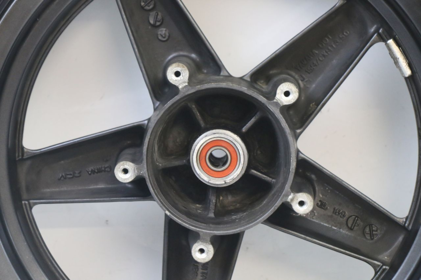 photo de JANTE AVANT ET PNEU YAMAHA X-MAX XMAX 125 (2010 - 2013) - Marquages et références