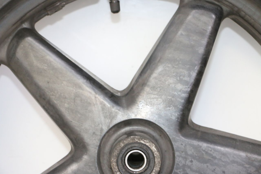 photo de JANTE AVANT ET PNEU YAMAHA X-MAX XMAX 125 (2010 - 2013) - Inspection visuelle