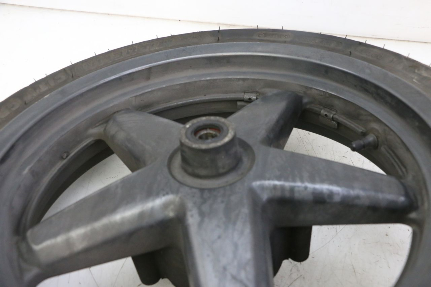 photo de JANTE AVANT ET PNEU YAMAHA X-MAX XMAX 125 (2010 - 2013) - Zoom état d’usage