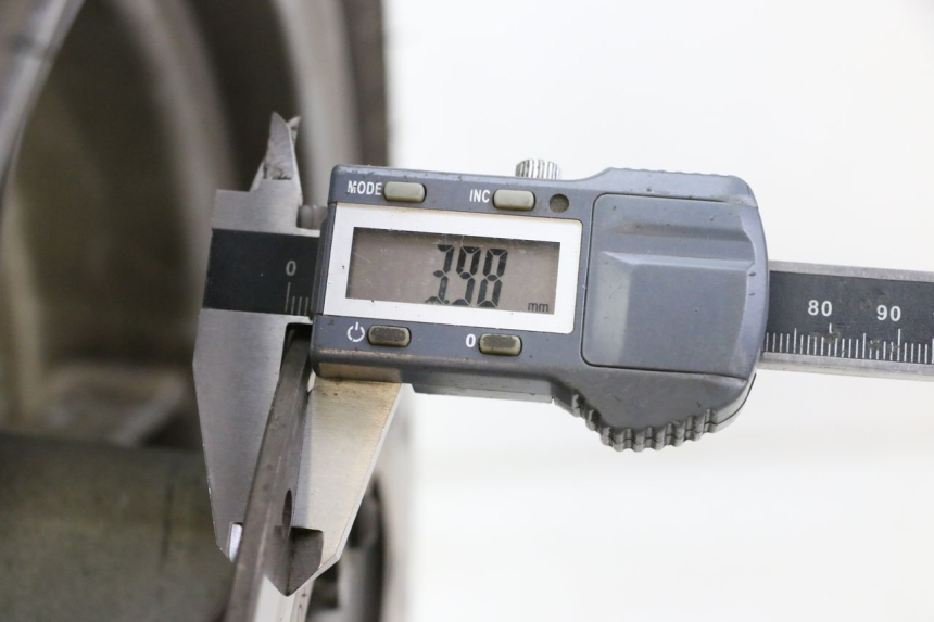 photo de JANTE AVANT ET PNEU PIAGGIO X9 EVOLUTION 125 (2003 - 2007) - Vue d’ensemble