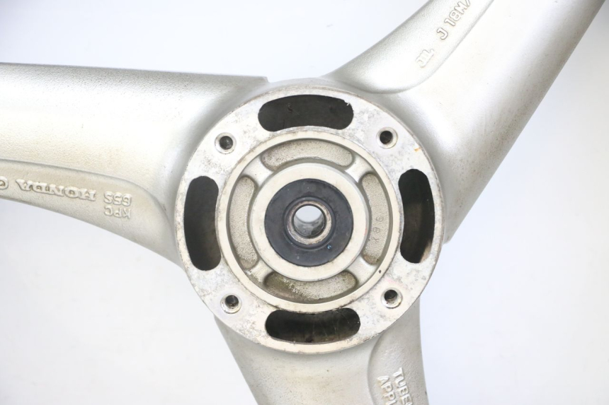 photo de JANTE AVANT ET PNEU HONDA XLV VARADERO 125 (2000 - 2006) - Focus structure