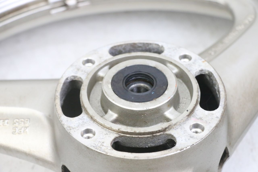 photo de JANTE AVANT ET PNEU HONDA XLV VARADERO 125 (2000 - 2006) - Pièce contrôlée