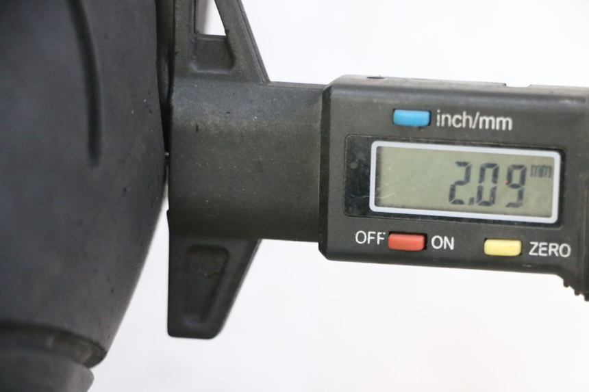 photo de JANTE AVANT ET PNEU YAMAHA FZS FAZER 600 (2001 - 2003) - Détail de la pièce