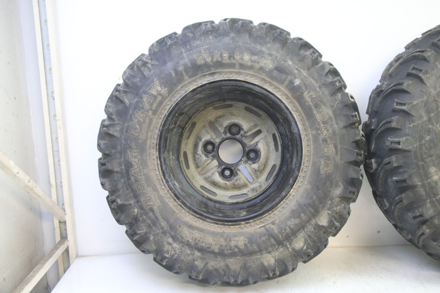 photo de JANTE AVANT ET PNEU YAMAHA YFM BRUIN 350 (2003 - 2009) - Détail de la pièce