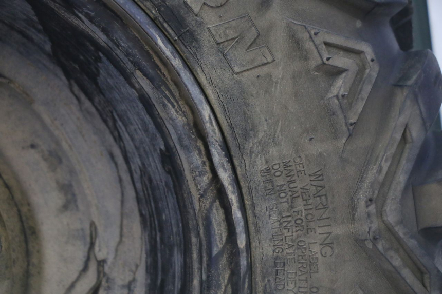 photo de JANTE AVANT ET PNEU YAMAHA YFM GRIZZLY 550 (2008 - 2015) - Photo complémentaire