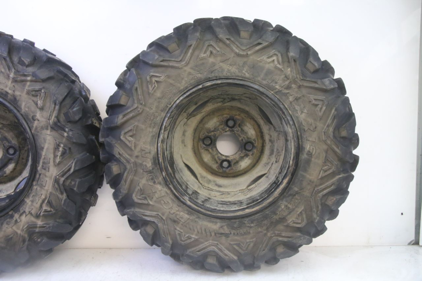 photo de JANTE AVANT ET PNEU YAMAHA YFM GRIZZLY 550 (2008 - 2015) - Angle alternatif