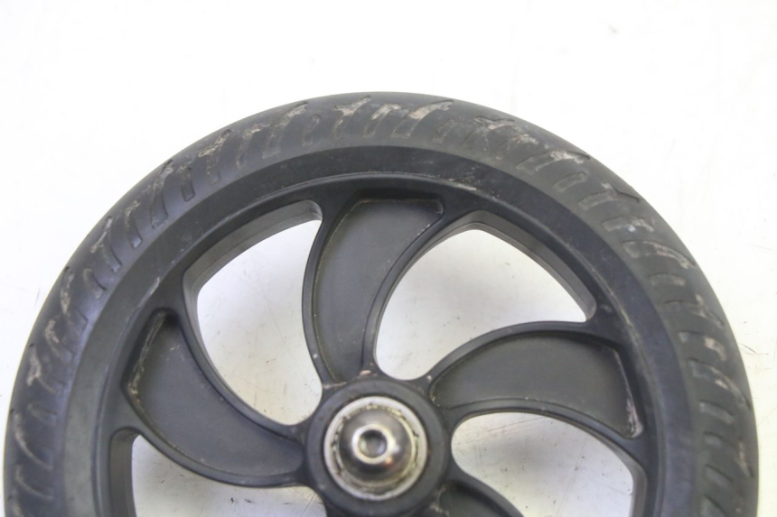 photo de JANTE AVANT ET PNEU MOOVWAY Z8 1 - Détail de la pièce