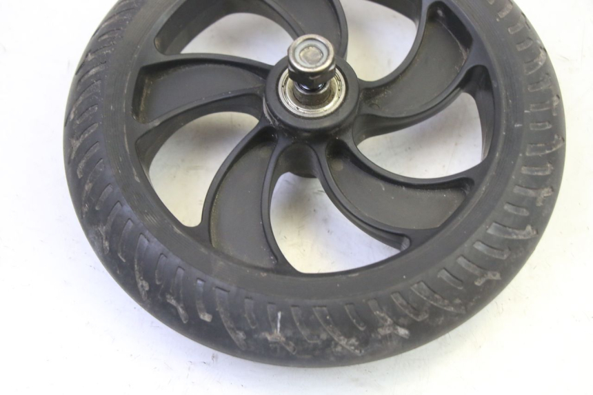 photo de JANTE AVANT ET PNEU MOOVWAY Z8 1 - Vue d’ensemble