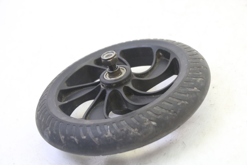 photo de JANTE AVANT ET PNEU MOOVWAY Z8 1 - Points de fixation