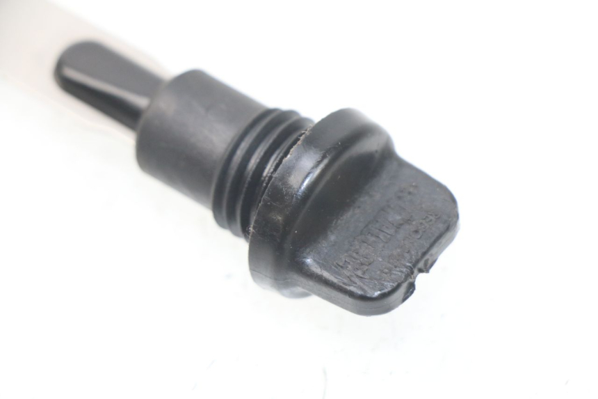 photo de JAUGE HUILE MOTEUR YAMAHA TDM ABS 900 (2002 - 2014) - Zoom état d’usage