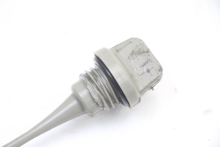 photo de JAUGE HUILE MOTEUR YAMAHA PW 80 (1983 - 2014) - Détail de la pièce