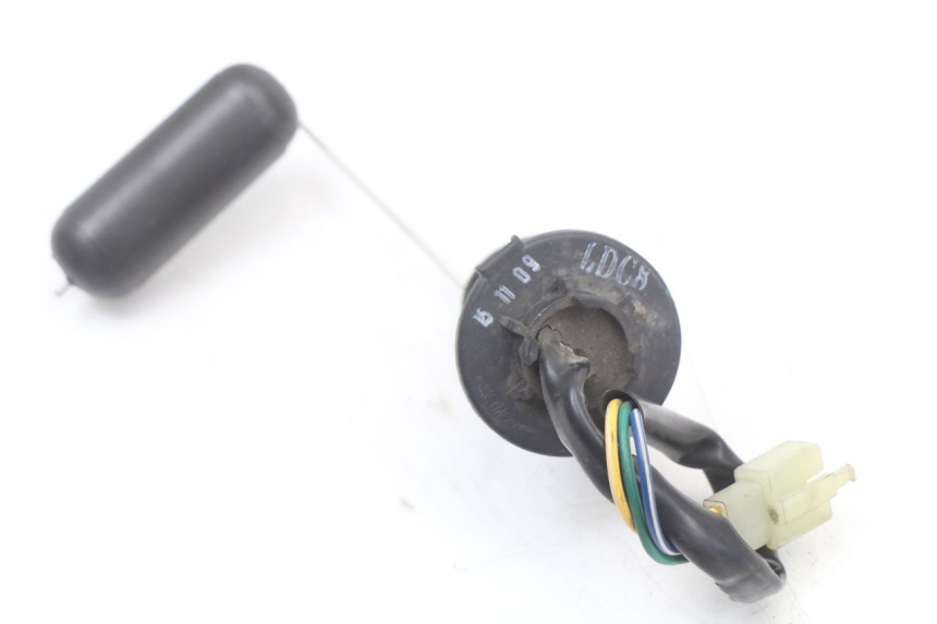 photo de JAUGE RESERVOIR ESSENCE KYMCO AGILITY CARRY 50 (2011 - 2020) - Gros plan technique