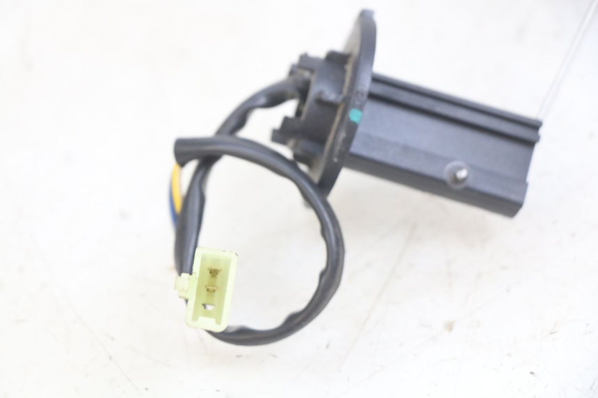 photo de JAUGE RESERVOIR ESSENCE KYMCO AGILITY NAKED RENOUVO 2T 50 (2011 - 2018) - Détail de la pièce