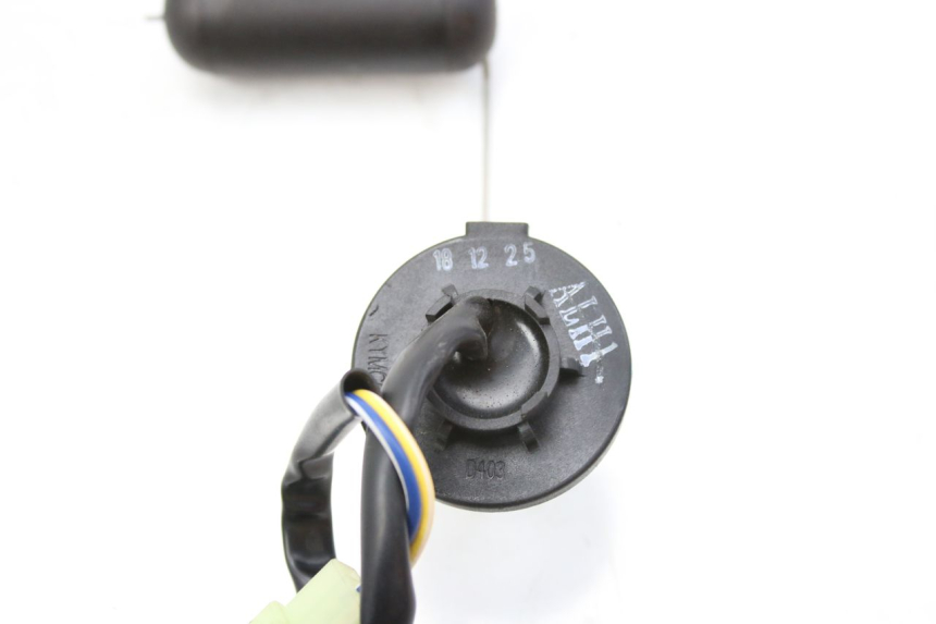 photo de JAUGE RESERVOIR ESSENCE KYMCO AGILITY NAKED RENOUVO 4T 50 (2018 - 2020) - Gros plan technique