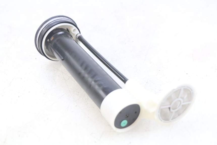 photo de JAUGE RESERVOIR ESSENCE APRILIA ATLANTIC 125 (2003 - 2009) - Détail de la pièce