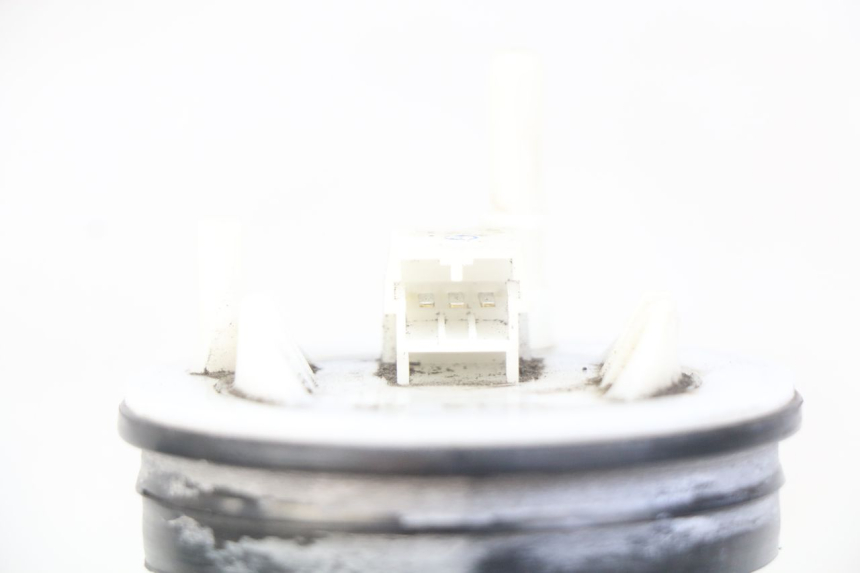 photo de JAUGE RESERVOIR ESSENCE APRILIA ATLANTIC 125 (2003 - 2009) - Autre angle de vue