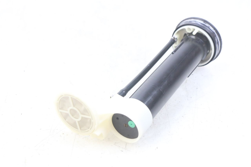 photo de JAUGE RESERVOIR ESSENCE APRILIA ATLANTIC 125 (2003 - 2009) - Gros plan technique