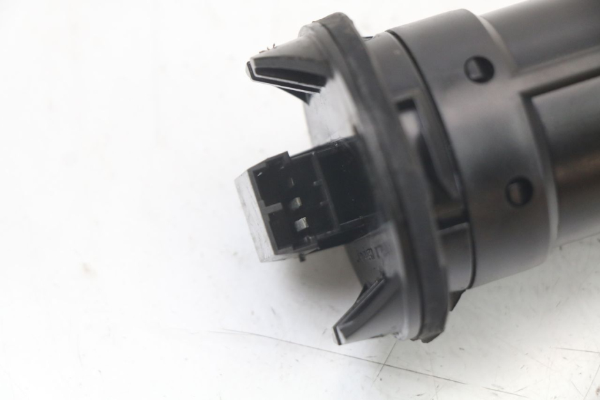 photo de JAUGE RESERVOIR ESSENCE PIAGGIO BEVERLY 125 (1998 - 2005) - Détail de la pièce