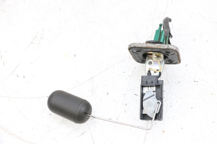 photo de JAUGE RESERVOIR ESSENCE MBK BOOSTER SPIRIT NAKED 50 (2004 - 2017) - Vue d’ensemble