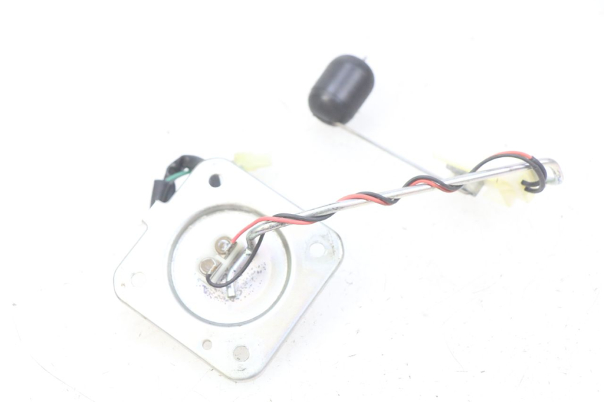 photo de JAUGE RESERVOIR ESSENCE HONDA CB R 1000 (2018 - 2023) - Zoom état d’usage