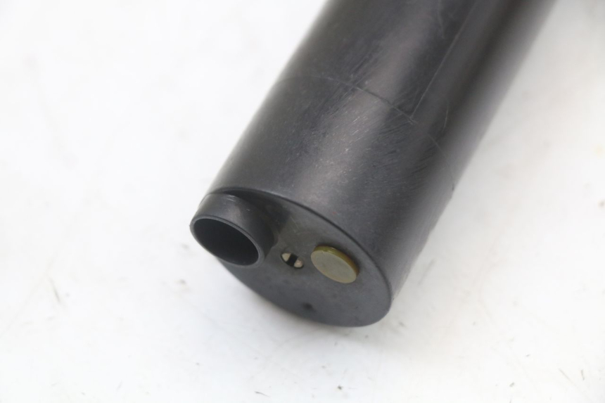 photo de JAUGE RESERVOIR ESSENCE GILERA DNA 50 (2000 - 2007) - Gros plan technique