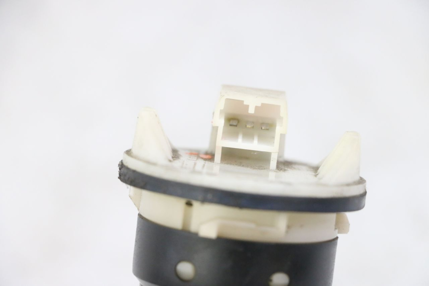 photo de JAUGE RESERVOIR ESSENCE PEUGEOT ELYSTAR 125 (2002 - 2007) - Autre angle de vue