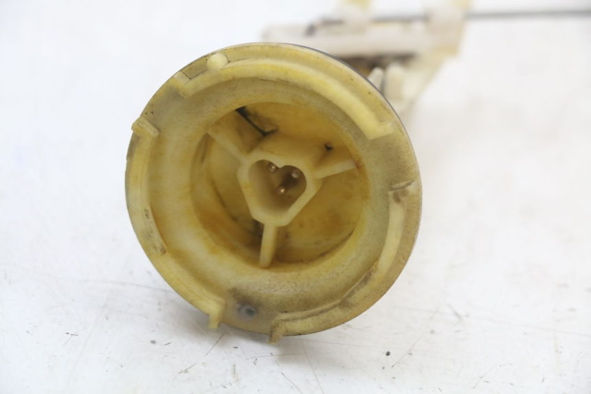 photo de JAUGE RESERVOIR ESSENCE PEUGEOT ELYSTAR 50 (2002 - 2014) - Gros plan technique