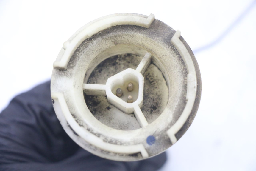 photo de JAUGE RESERVOIR ESSENCE PEUGEOT ELYSTAR 50 (2002 - 2014) - Gros plan technique