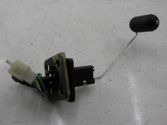 photo de JAUGE RESERVOIR ESSENCE EUROCKA RETRO 50 (2007 - 2014) - Zoom état d’usage