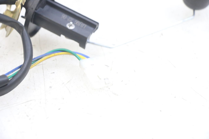 photo de JAUGE RESERVOIR ESSENCE JM MOTORS EVOLIS 4T 50 (2018 - 2022) - Autre angle de vue