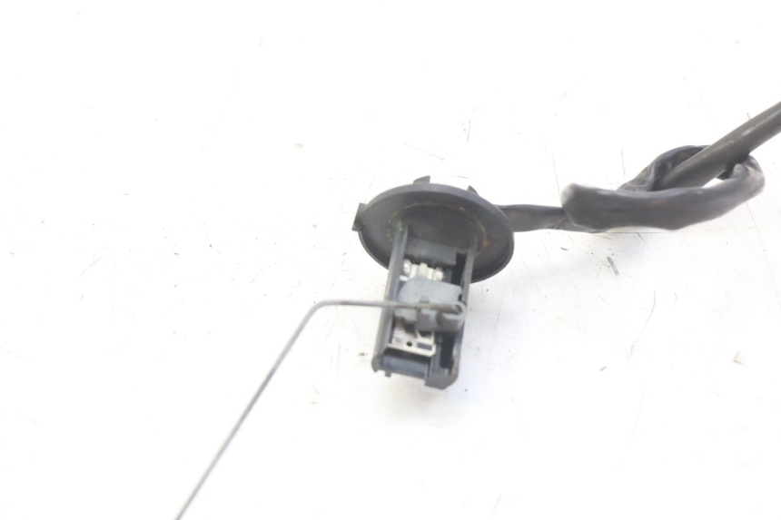 photo de JAUGE RESERVOIR ESSENCE HONDA FES PANTHEON 2T 125 (1998 - 2002) - Autre angle de vue