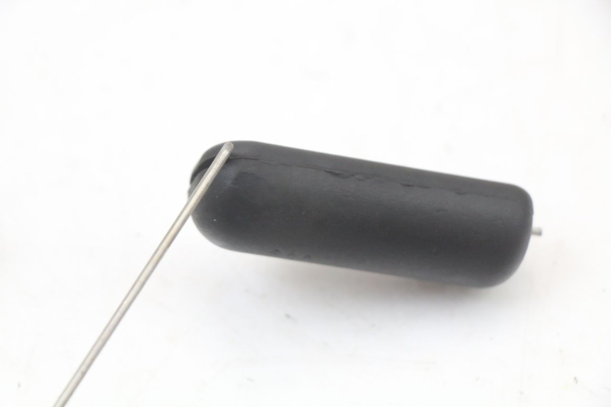 photo de JAUGE RESERVOIR ESSENCE HONDA FES PANTHEON 2T 125 (1998 - 2002) - Gros plan technique