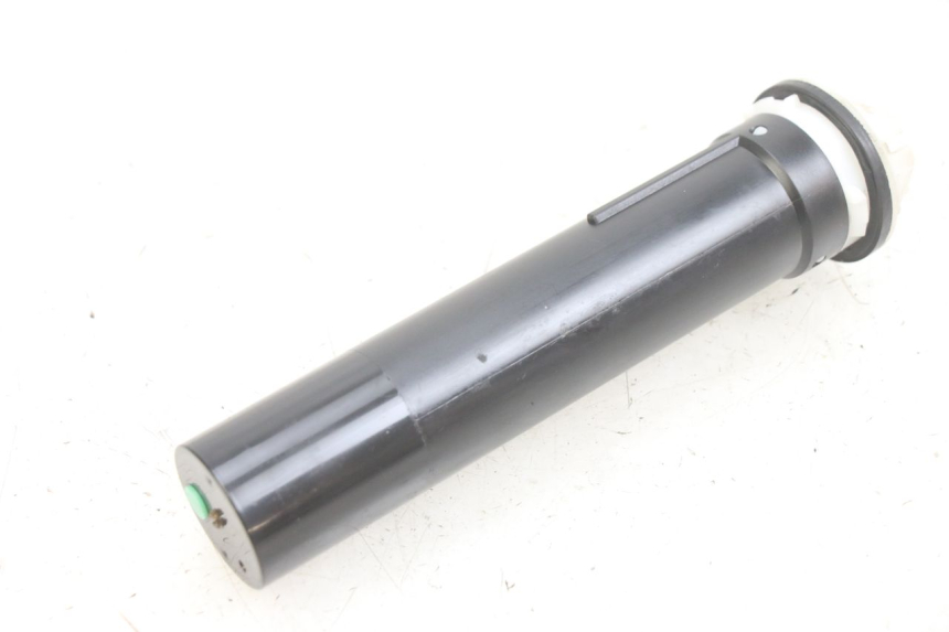 photo de JAUGE RESERVOIR ESSENCE PIAGGIO FLY 125 (2005 - 2012) - Gros plan technique