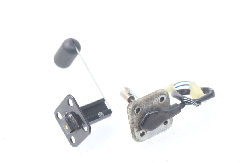 photo de JAUGE RESERVOIR ESSENCE PIAGGIO FLY IE 125 (2012 - 2017) - Gros plan technique