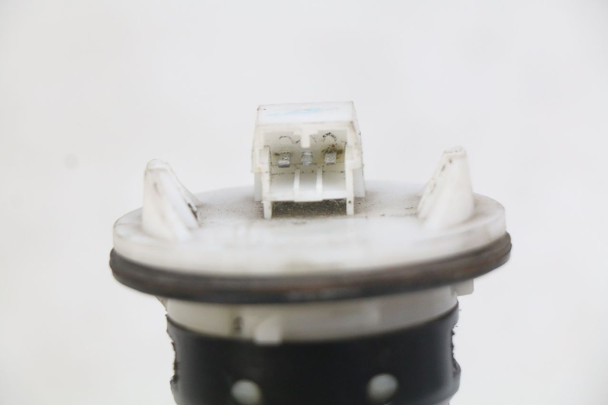 photo de JAUGE RESERVOIR ESSENCE GILERA GP 800 (2007 - 2013) - Zoom état d’usage