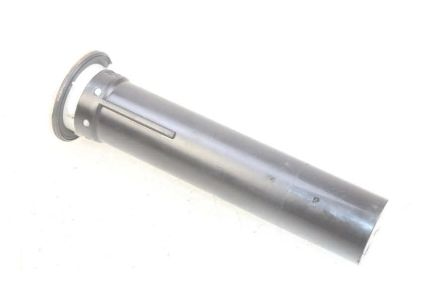 photo de JAUGE RESERVOIR ESSENCE GILERA GP 800 (2007 - 2013) - Autre angle de vue