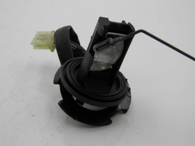 photo de JAUGE RESERVOIR ESSENCE HONDA SH 125 (2001 - 2003) - Zoom état d’usage