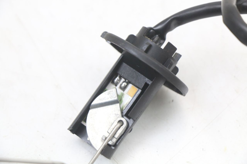 photo de JAUGE RESERVOIR ESSENCE KYMCO K-PW K-PIPE 50 (2012 - 2017) - Gros plan technique