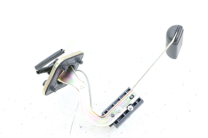 photo de JAUGE RESERVOIR ESSENCE PEUGEOT KISBEE 4T 50 (2018 - 2022) - Zoom état d’usage