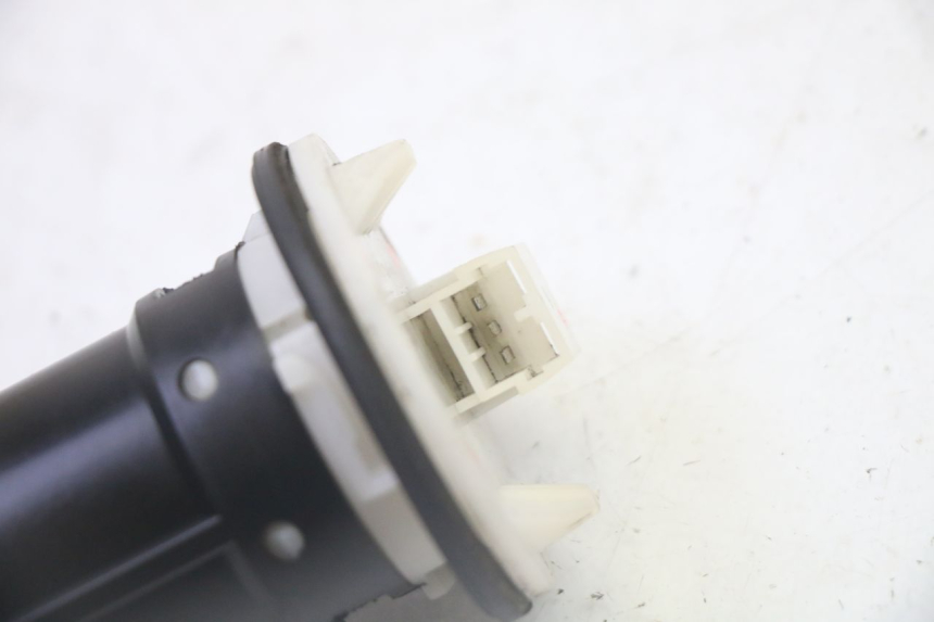 photo de JAUGE RESERVOIR ESSENCE PIAGGIO LXV 4T 50 (2009 - 2013) - Détail de la pièce