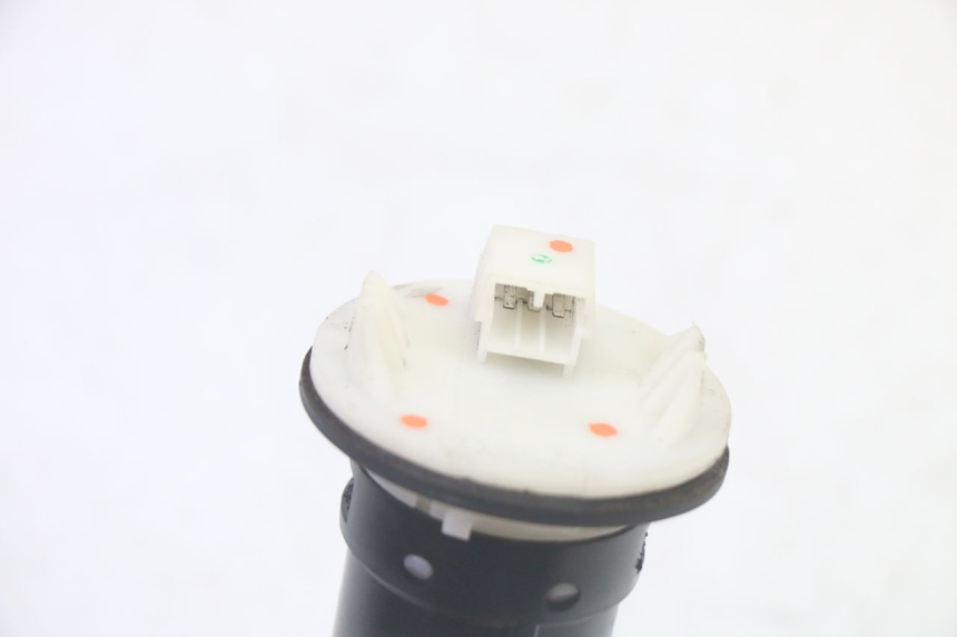 photo de JAUGE RESERVOIR ESSENCE PIAGGIO LXV 4T 50 (2009 - 2013) - Zoom état d’usage