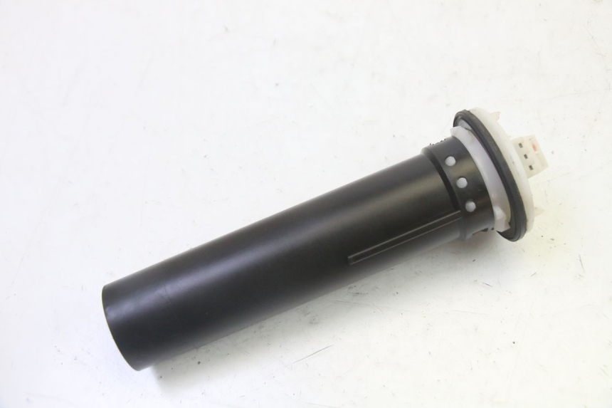 photo de JAUGE RESERVOIR ESSENCE PIAGGIO LXV 4T 50 (2009 - 2013) - Gros plan technique