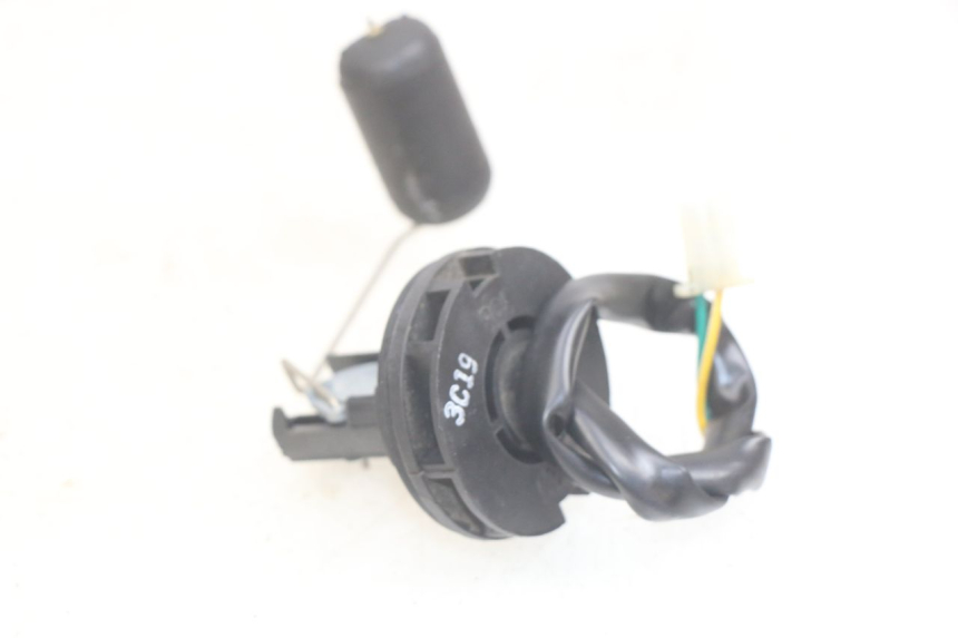 photo de JAUGE RESERVOIR ESSENCE SYM MIO 50 (2011 - 2017) - Détail de la pièce