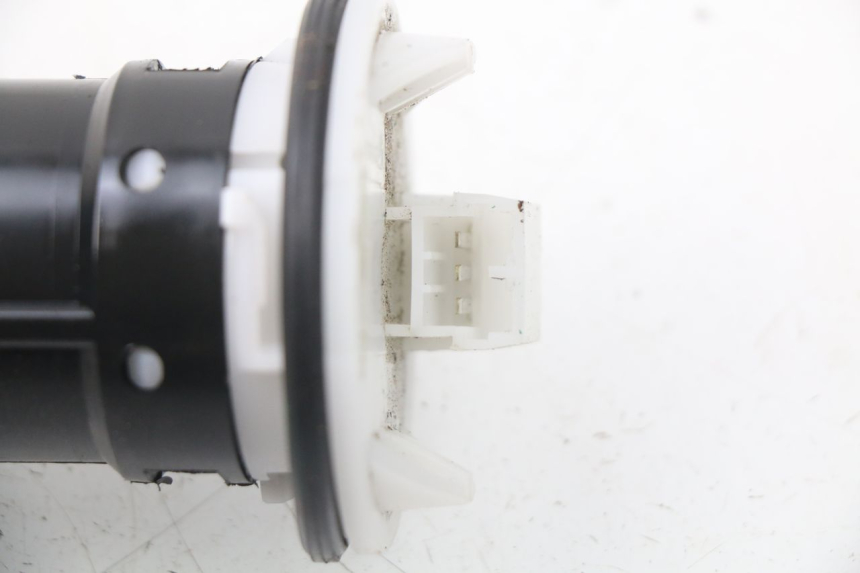 photo de JAUGE RESERVOIR ESSENCE PIAGGIO MP3 HPE 500 (2019 - 2022) - Zoom état d’usage