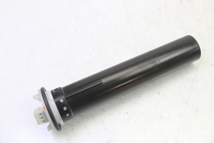 photo de JAUGE RESERVOIR ESSENCE PIAGGIO MP3 HPE 310 (2024 - 2025) - Gros plan technique