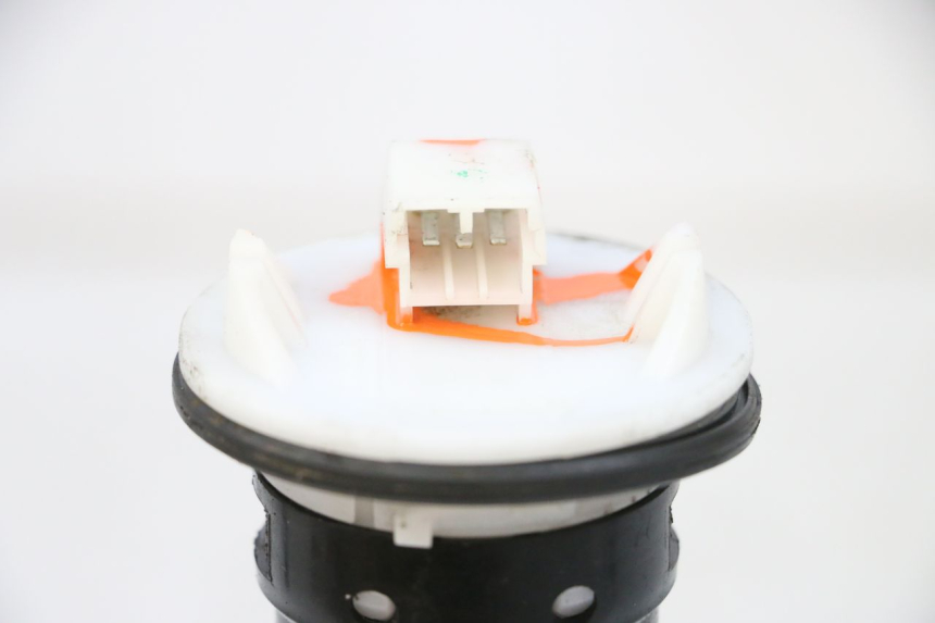 photo de JAUGE RESERVOIR ESSENCE PIAGGIO MP3 HPE 300 (2019 - 2026) - Points de fixation